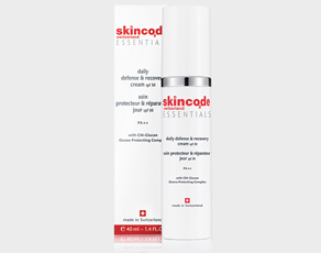 Essentials daily defense & recovery veil Protège contre l'ozone, la pollution et les rayons UV.